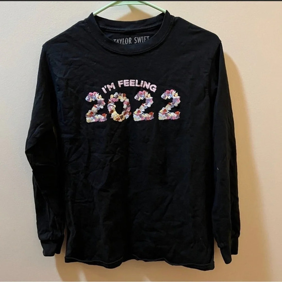 I'm Feeling 2022 Shirt - Taylor Swift Merch - size small - B - Picture 1 of 4